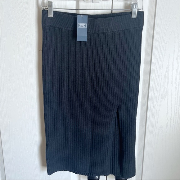 NWT Abercrombie And Fitch Black Ribbed Side Slit Pencil Skirt Small - Picture 1 of 5